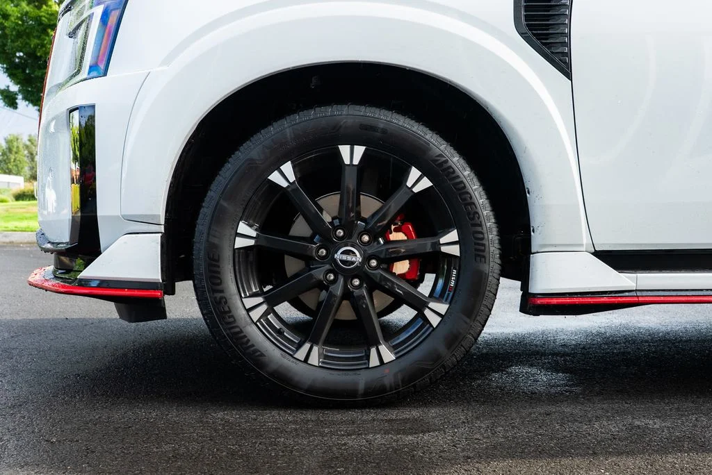 New 2026 Everest White TriCoat / Super Black Two-tone Nissan NISMO® image 7