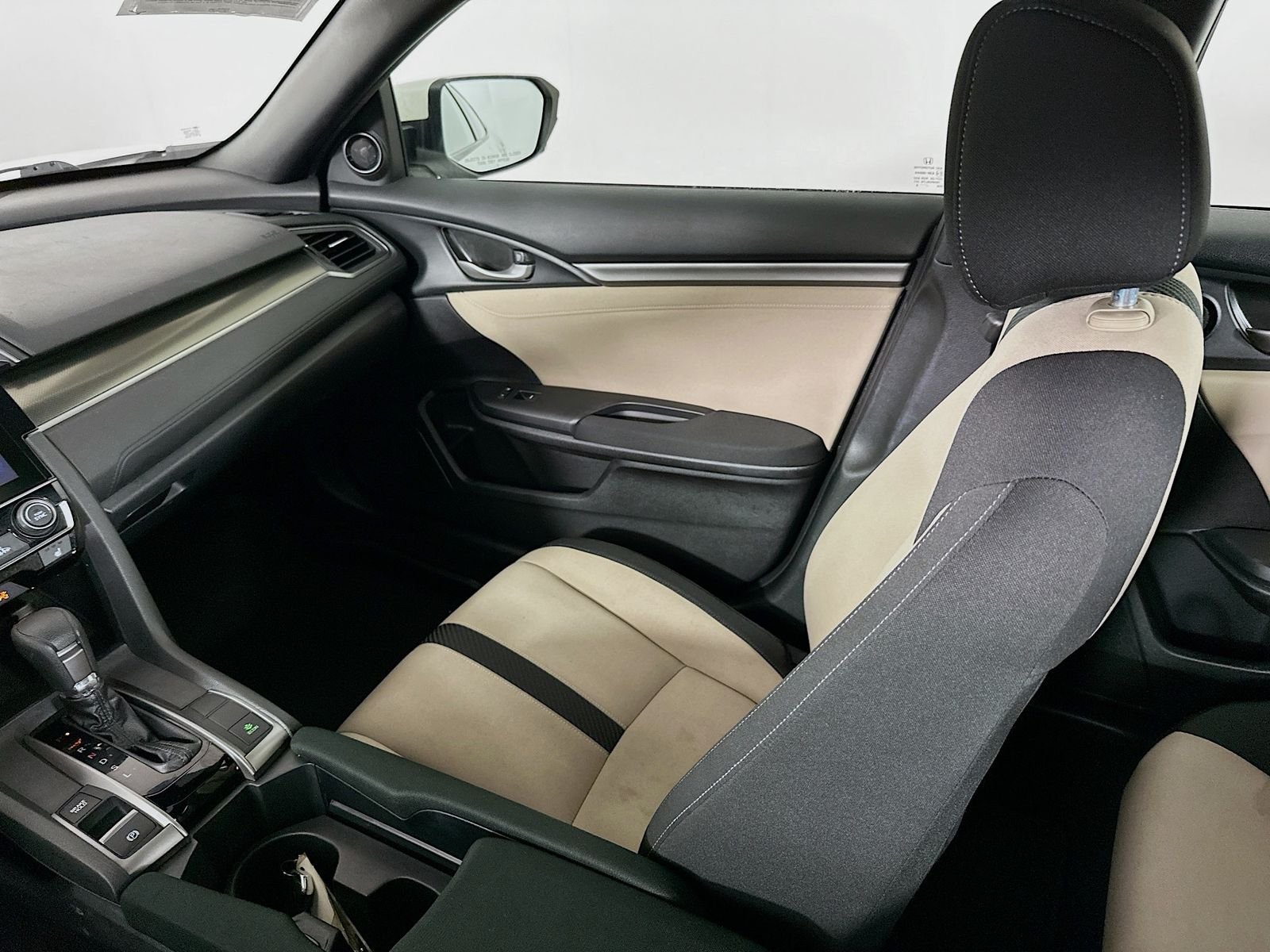 Used 2018 White Honda EX image 23