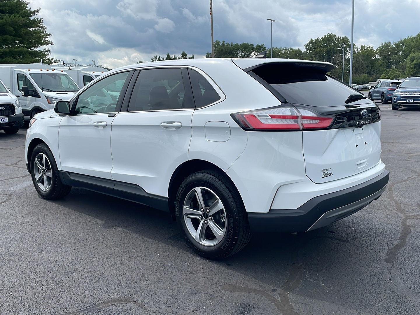 Used 2024 Oxford White Ford SEL image 3