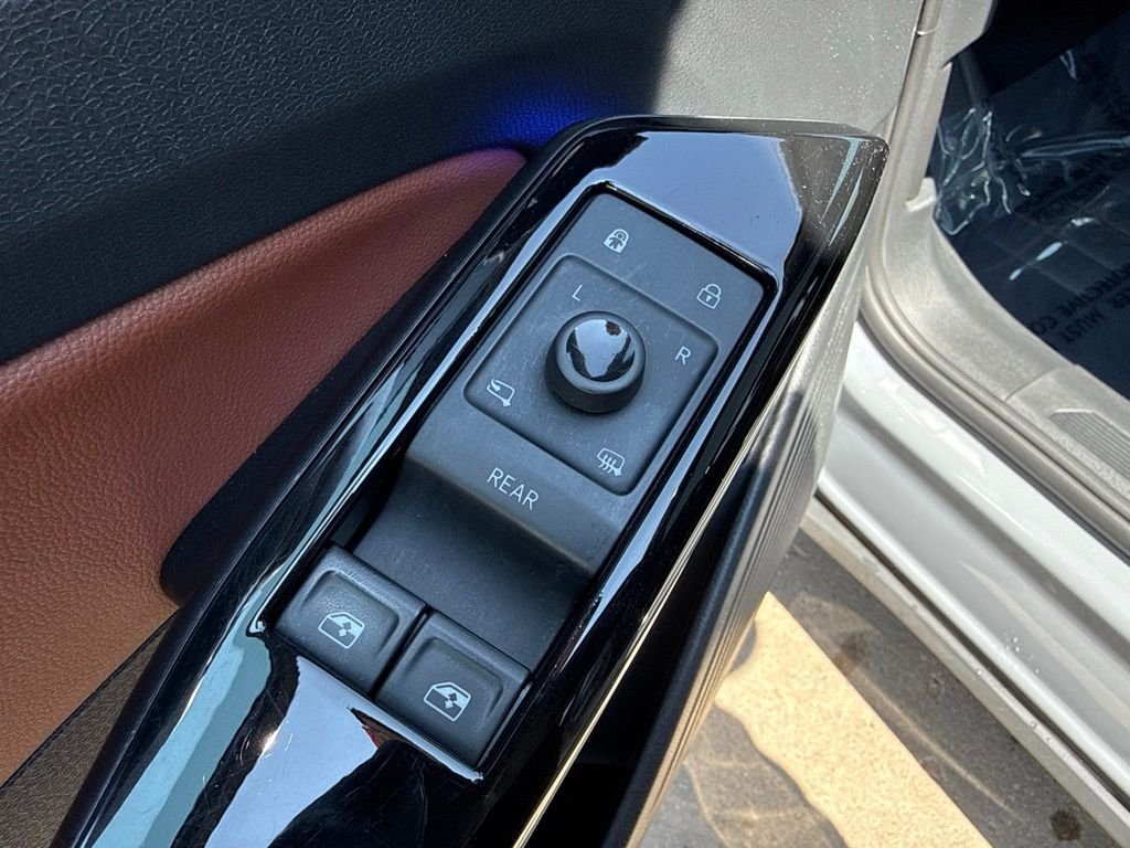 Certified Used 2022  Volkswagen Pro S image 12