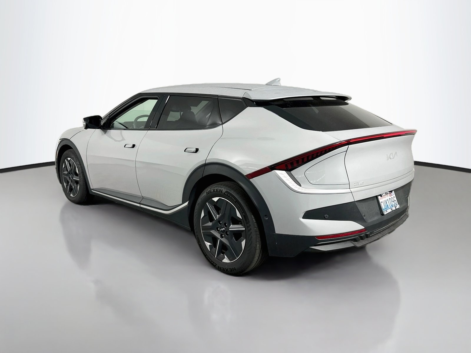 Used 2025 Wolf Gray Kia Light image 5