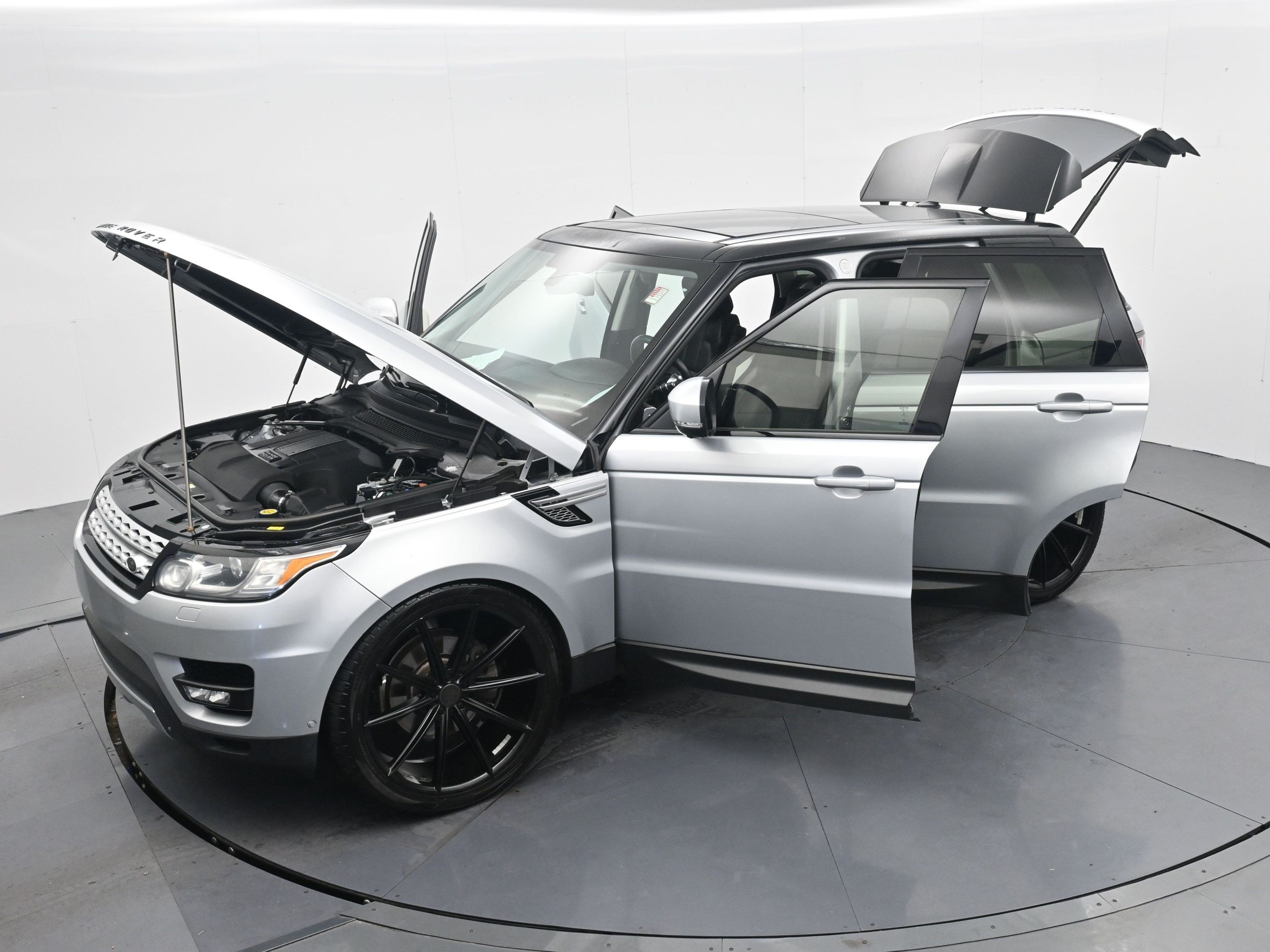 Used 2014 Causeway Gray Metallic Land Rover HSE image 35