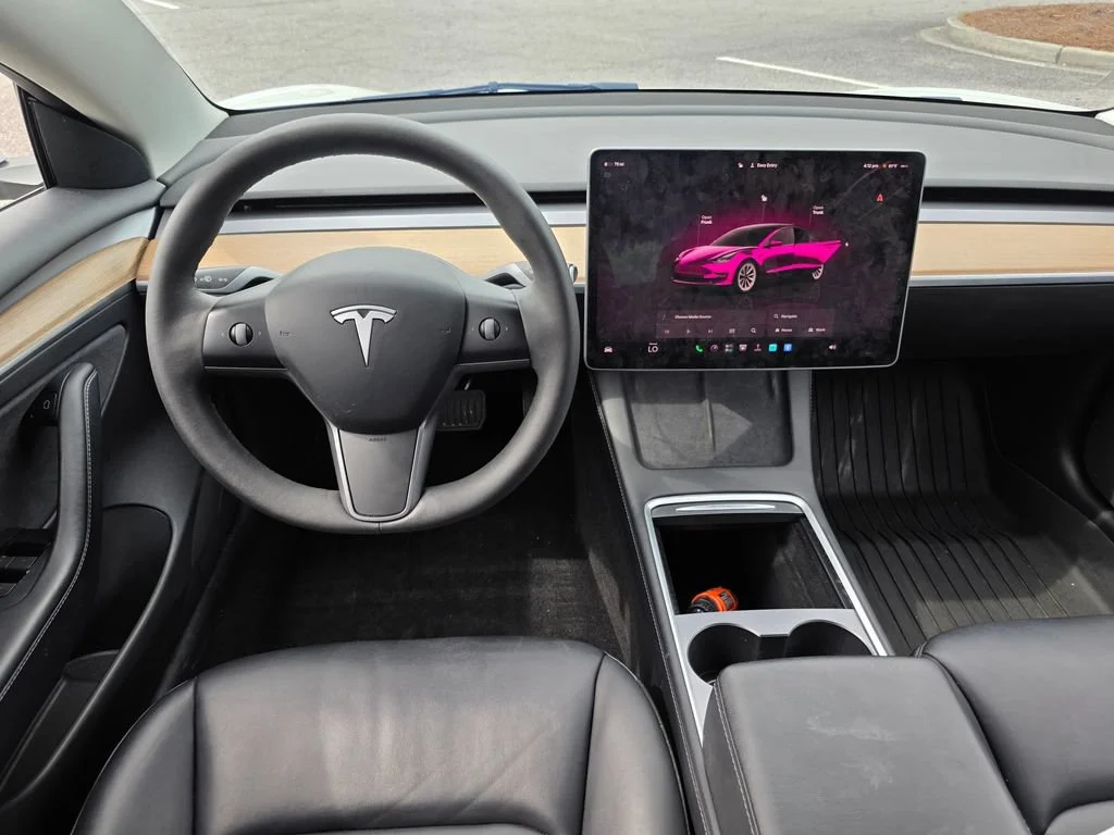 Used 2022  Tesla RWD image 23