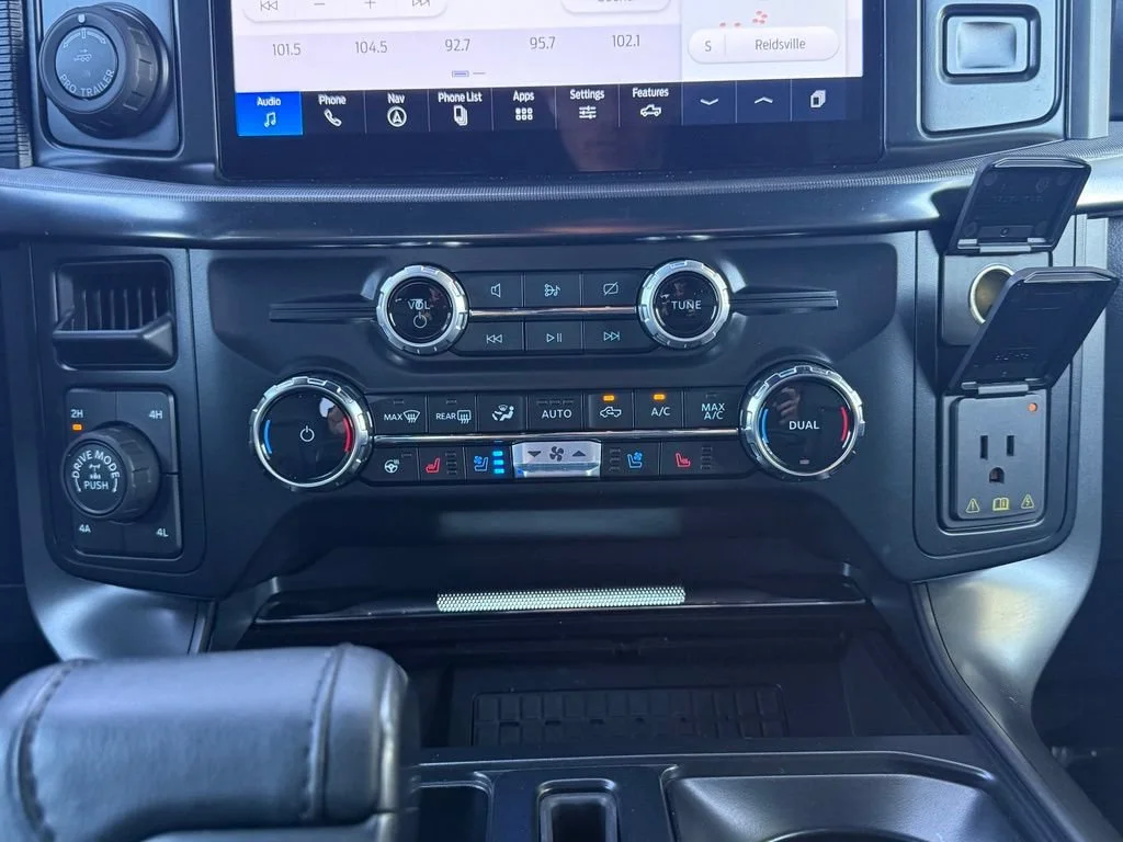 Used 2024 Gray Ford LARIAT image 23