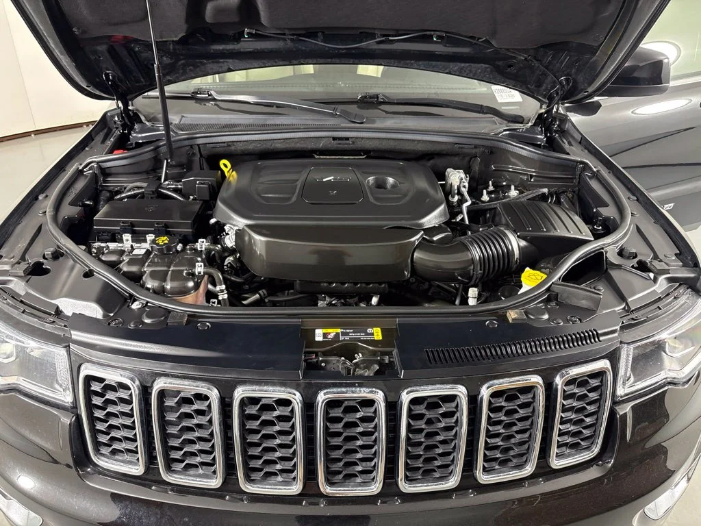 Used 2022 Black Jeep Laredo E image 39