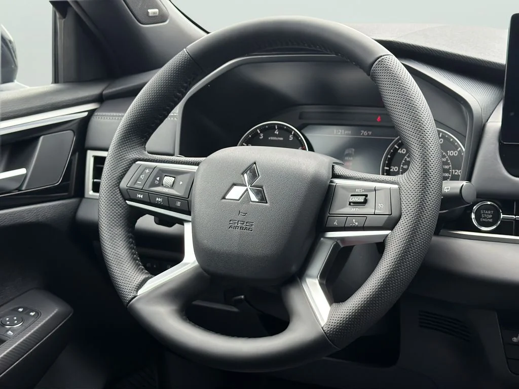New 2026 Black Mitsubishi LE image 11