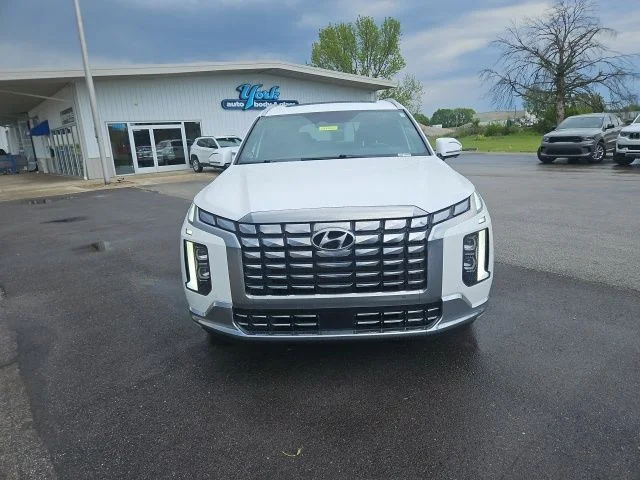 Used 2023 White Hyundai Calligraphy image 3