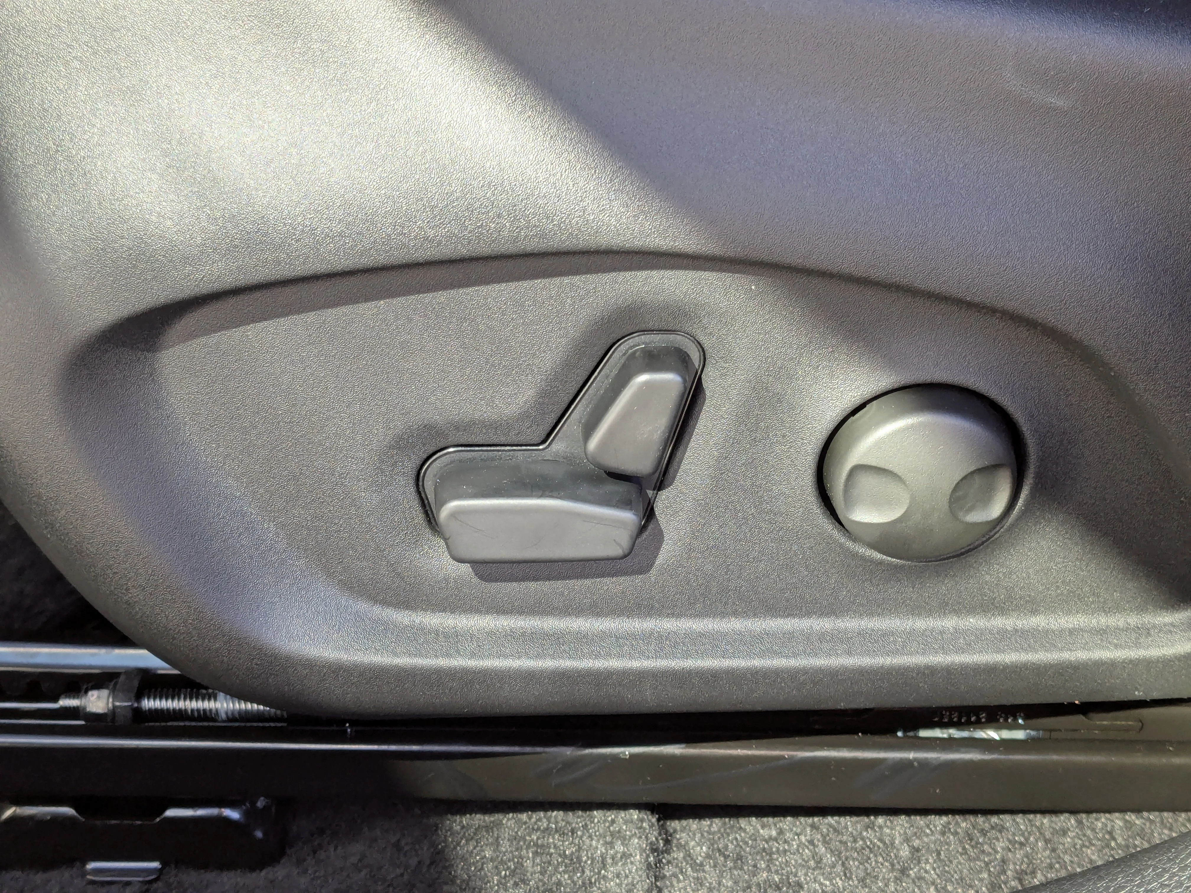 New 2026 Silver Jeep North - Panoramic Sunroof - Alpine Audio -  Adaptive Cruise - Power Liftgate & Tons More! image 15