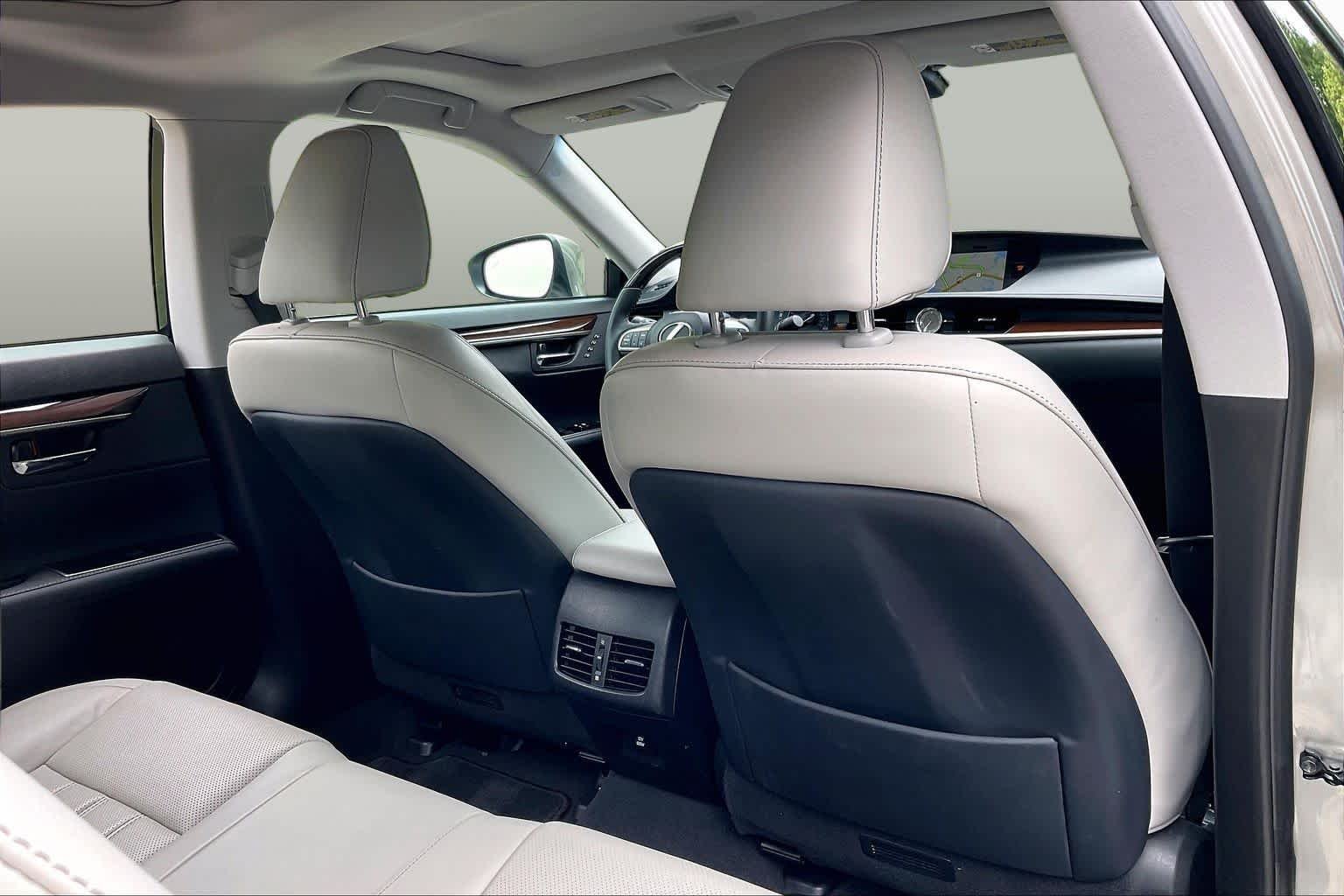 Used 2017 Atomic Silver Lexus  image 20