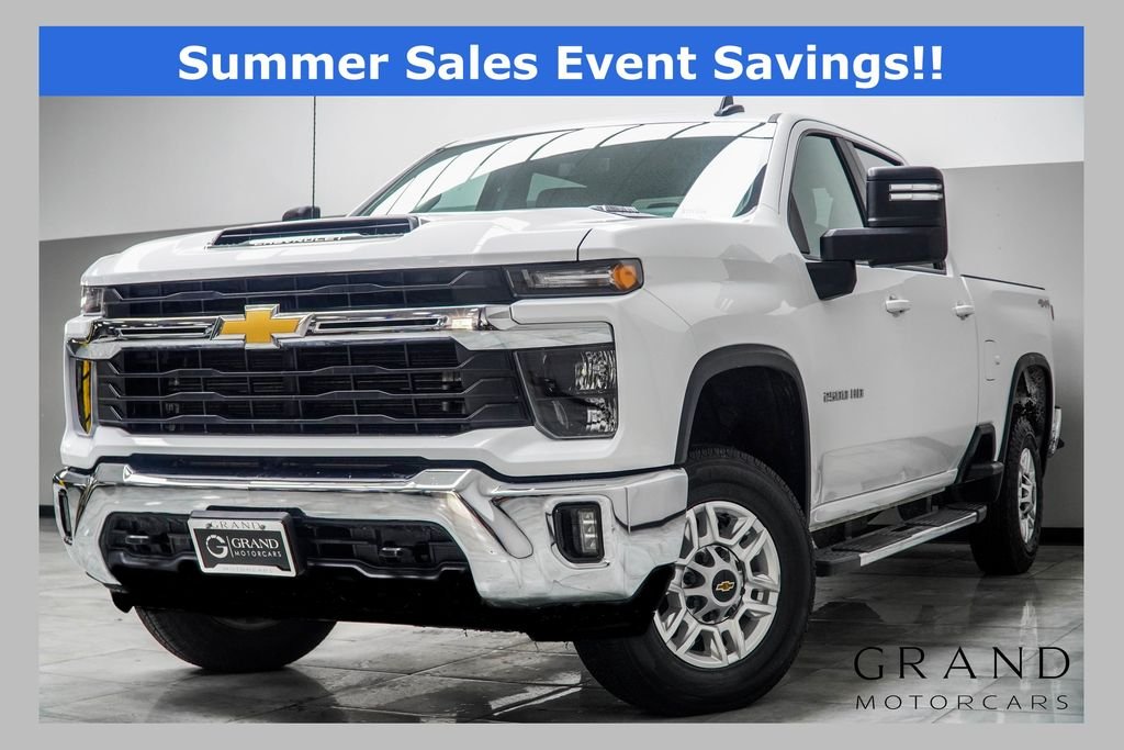 Used 2025 White Chevrolet LT image 1