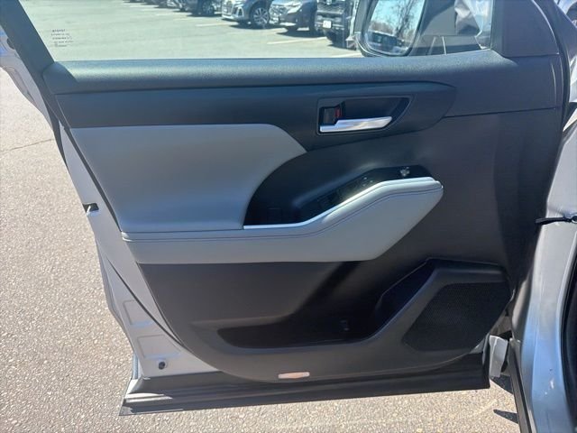 Used 2023 Silver Toyota XLE image 9