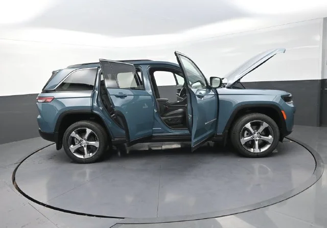 New 2026 Steel Blue Exterior Paint Jeep Limited image 35