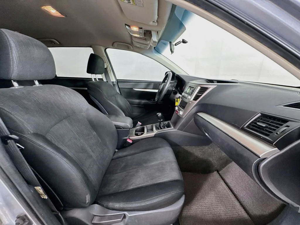 Used 2013 Ice Silver Metallic Subaru 2.5i image 29