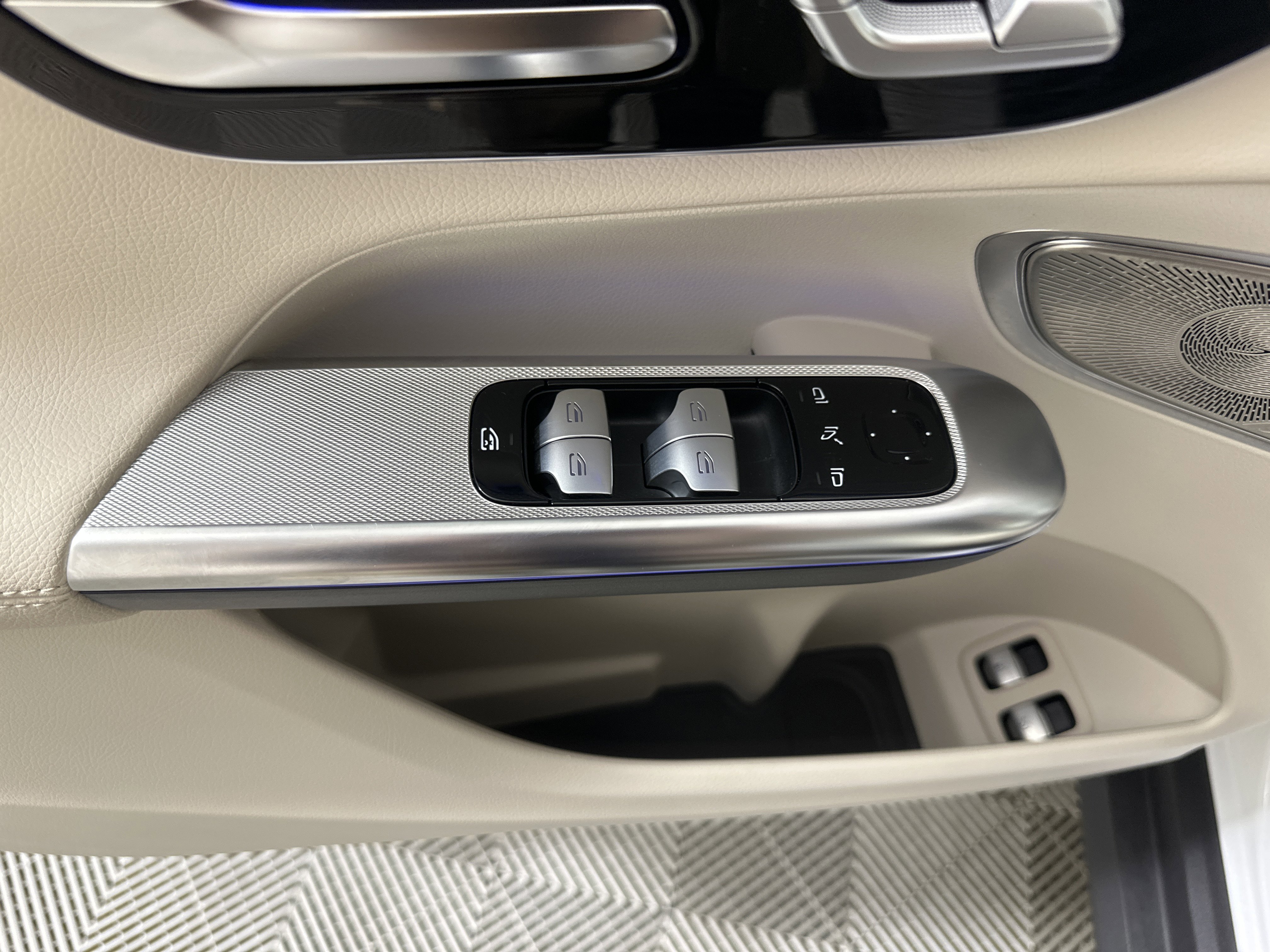 2025 Mercedes-Benz GLC Base - Photo 11