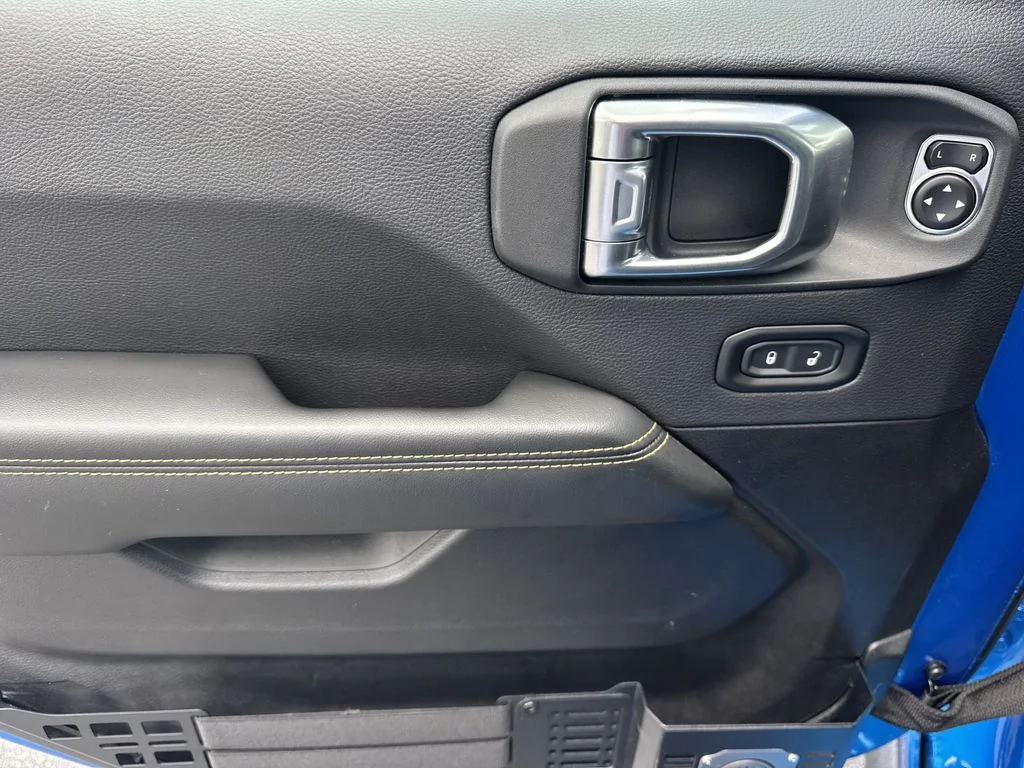 Used 2025 Blue Jeep High Tide image 10
