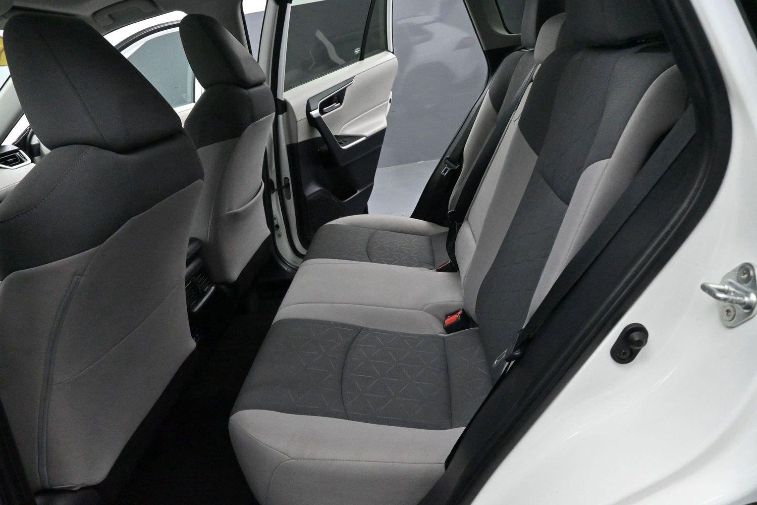 Used 2022 White Toyota XLE image 30