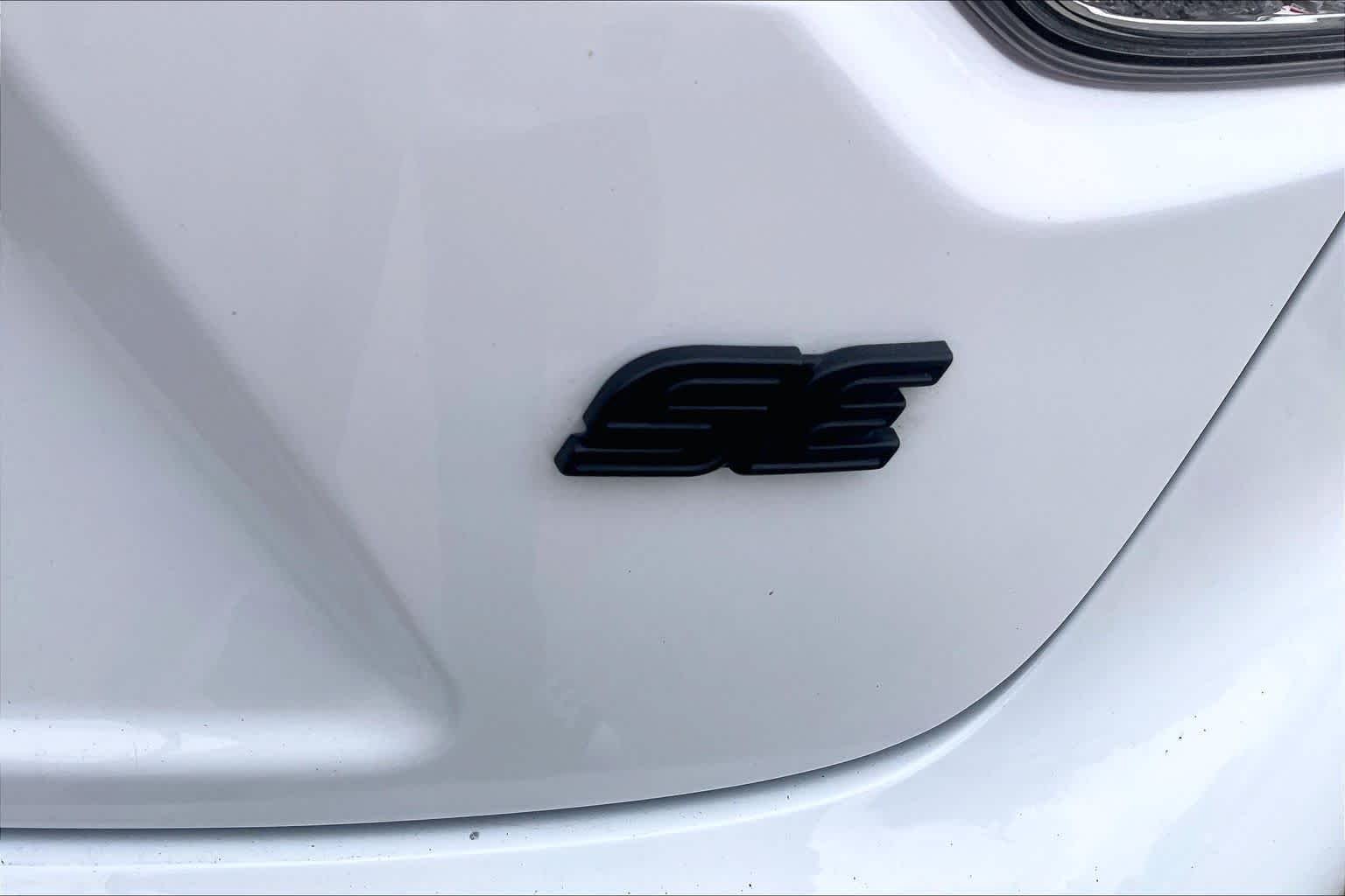 Used 2026 Ice Cap Toyota SE image 10