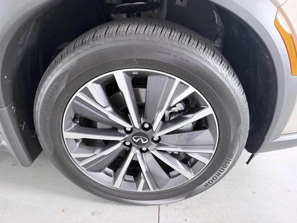 New 2027 WARM TITANIUM INFINITI Luxe FWD image 5