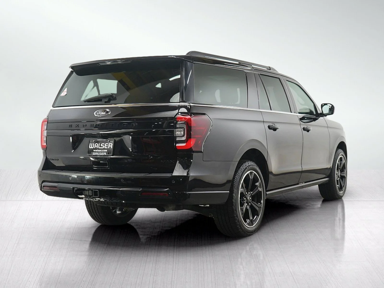 Used 2022 Black Metallic Ford Limited image 5