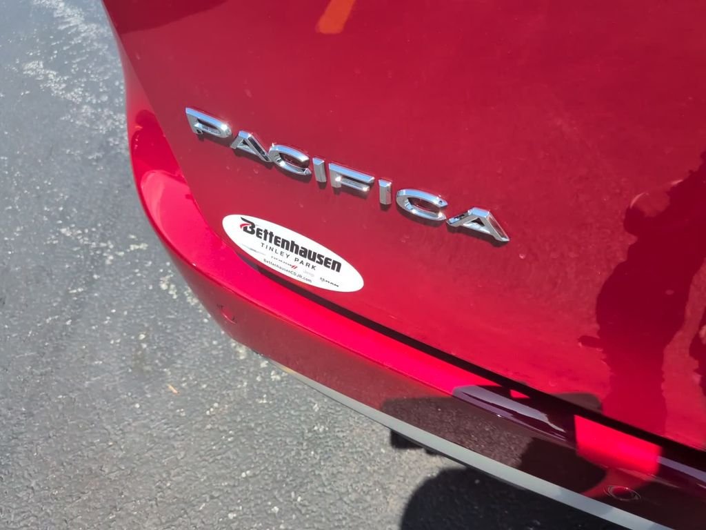 New 2027 Red Hot Pearl-Coat Exterior Paint Chrysler Select image 8
