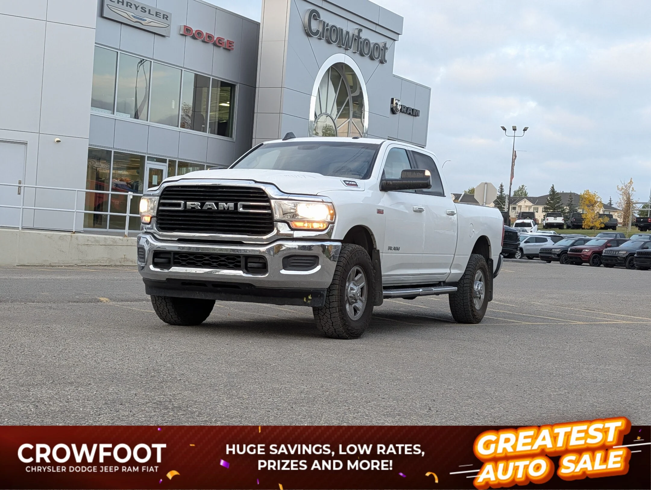 Used 2019 White RAM Big Horn - 6.4L HEMI - Apple CarPlay - Heated - Big Horn 4x4 Crew Cab 64 Box image 1