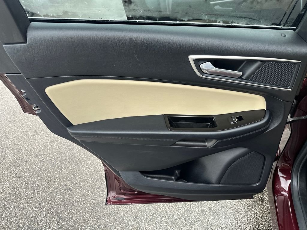 Used 2018 Red Ford SEL image 32
