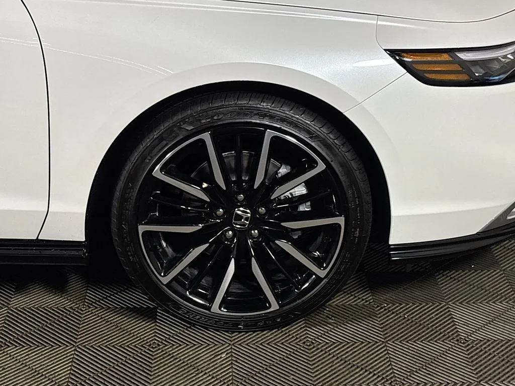 New 2026 Platinum White Pearl Honda Touring image 23