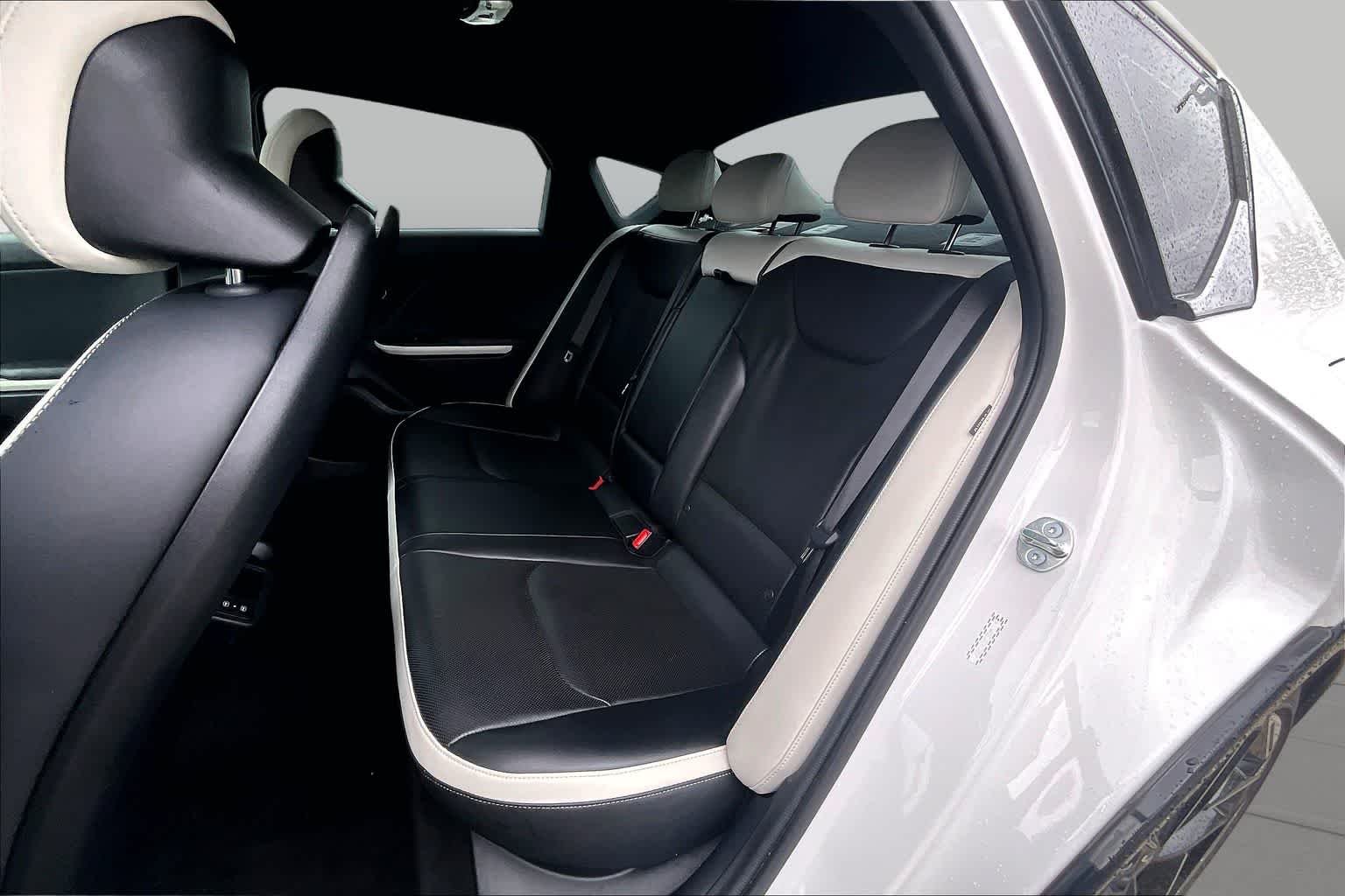 Used 2025 Snow White Pearl Kia GT-Line image 21