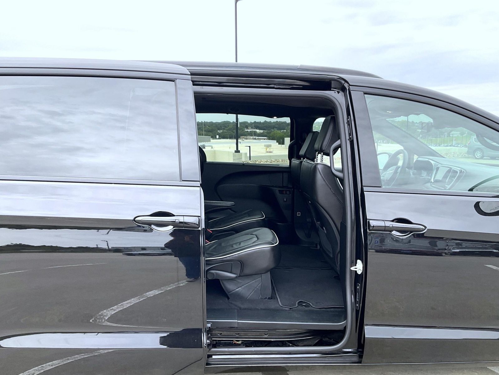 Used 2025 Black Chrysler Limited image 23