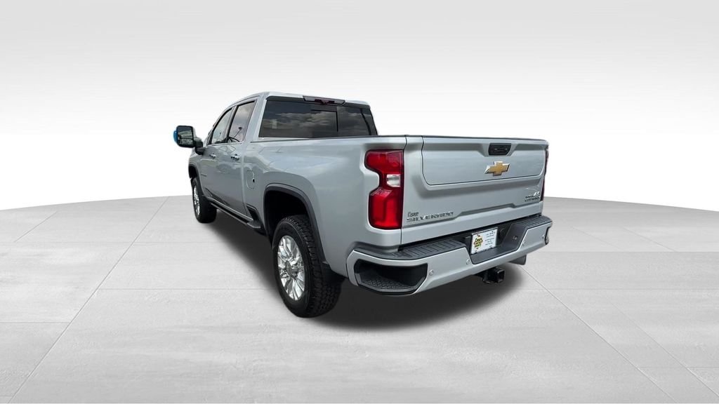 Used 2022 Silver Chevrolet High Country image 4