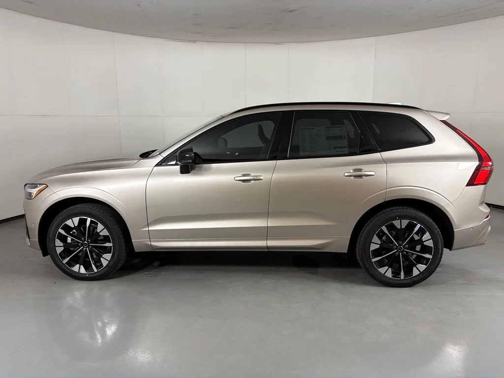 New 2026 Bright Dusk Volvo Plus image 5