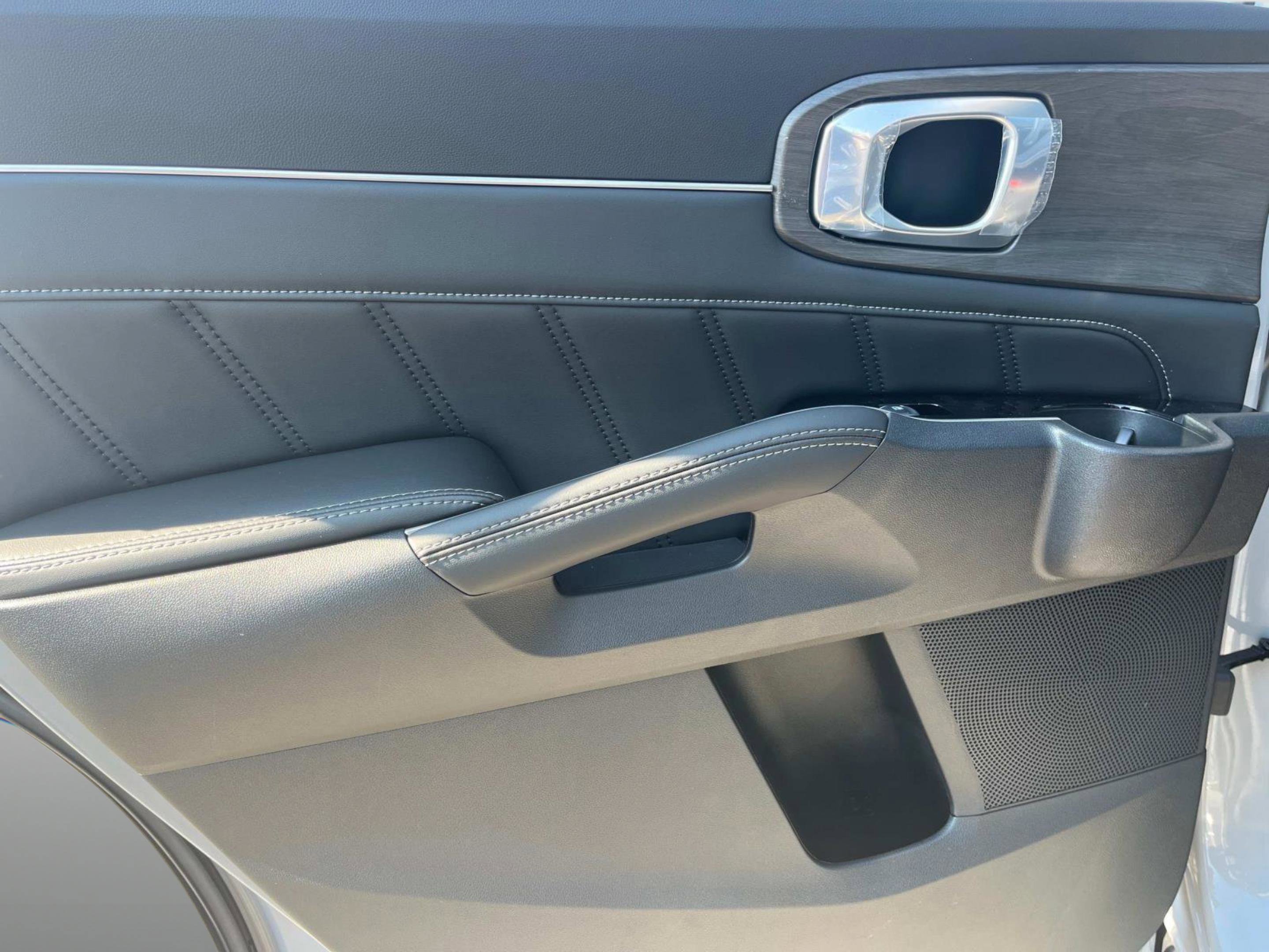 New 2025 Wolf Gray Kia X-Line SX AWD image 21