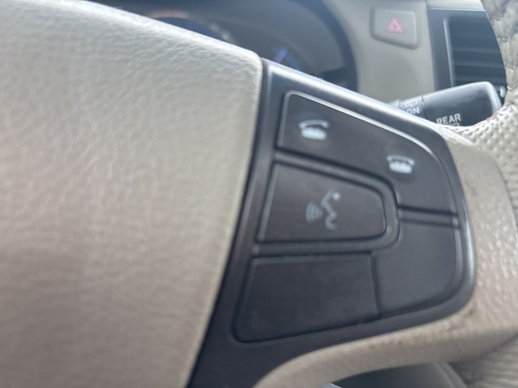 Used 2013 Black Toyota XLE image 19