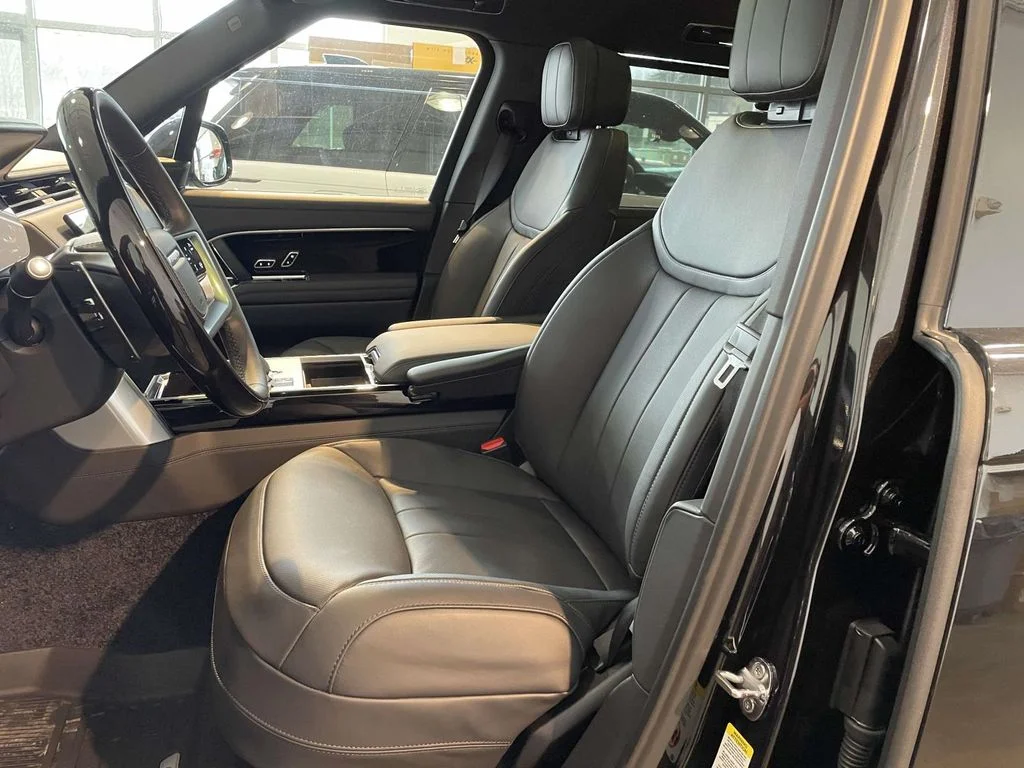 New 2026 Santorini Black Land Rover SE image 14