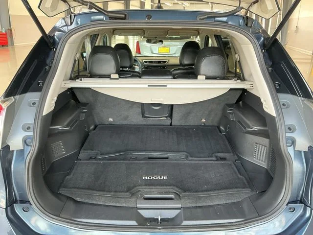 Used 2015 Blue Nissan SV image 23