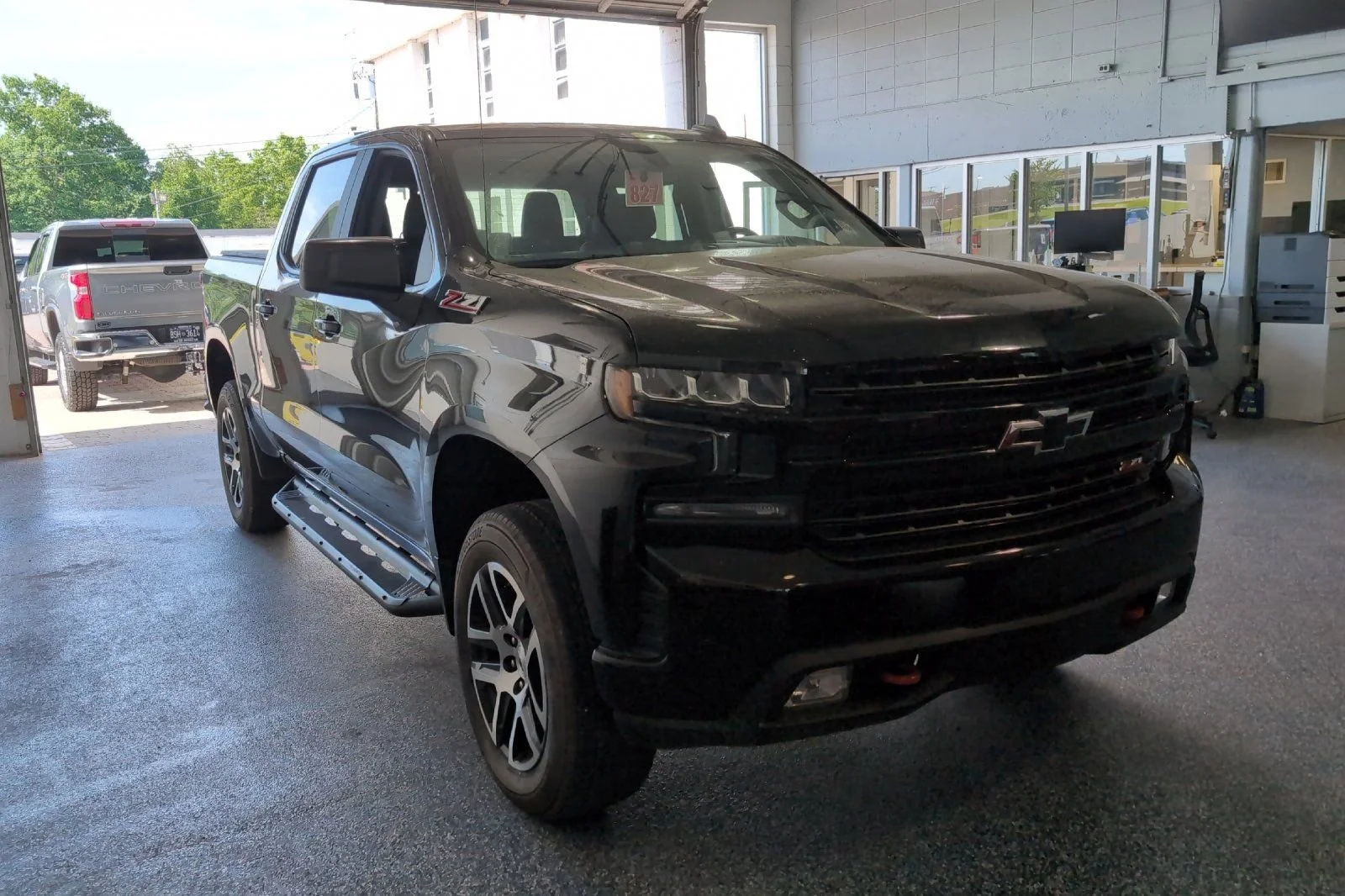 Used 2019 BLACK Chevrolet LT Trail Boss image 2