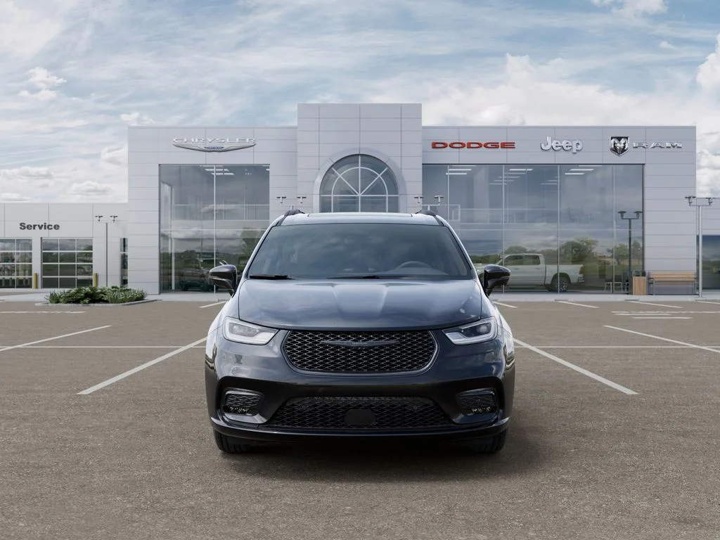 New 2026 Diamond Black Crystal Pearl-Coat Exterior Paint Chrysler Limited image 6