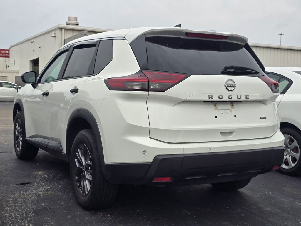 Used 2024 White Nissan S image 5