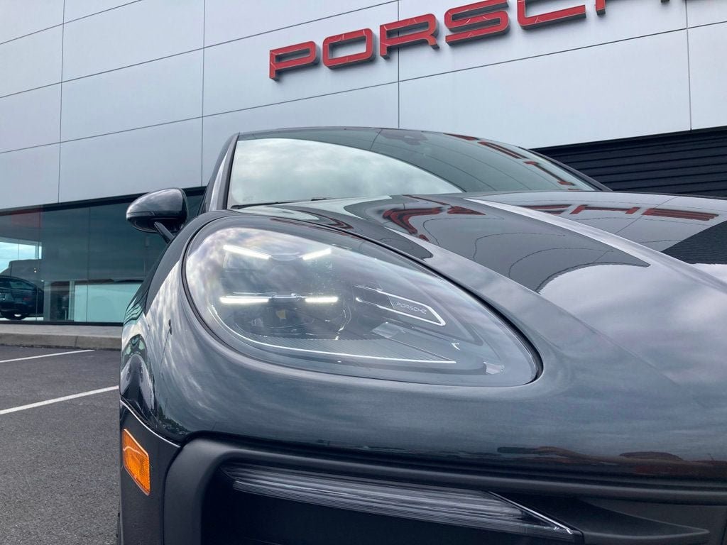 2026 Porsche Macan - Photo 33