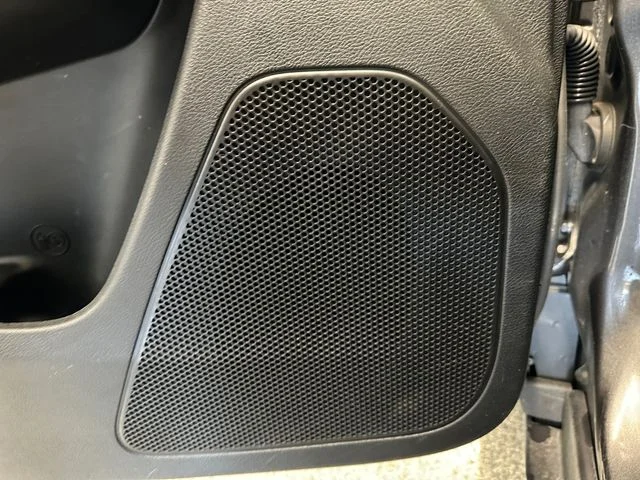 Used 2022 Gray Jeep Limited image 22