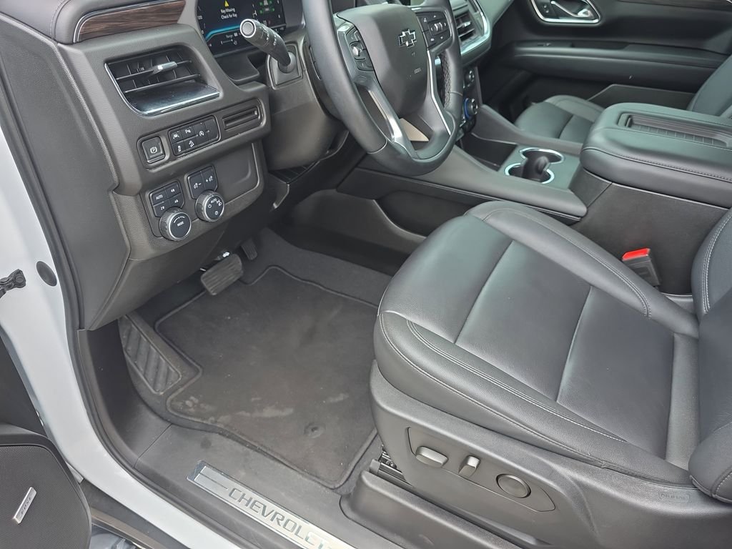 Used 2023 White Chevrolet Z71 image 11