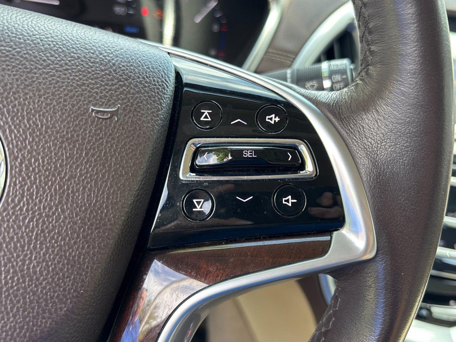 Used 2013 Platinum Ice Tricoat Cadillac Performance Collection image 19