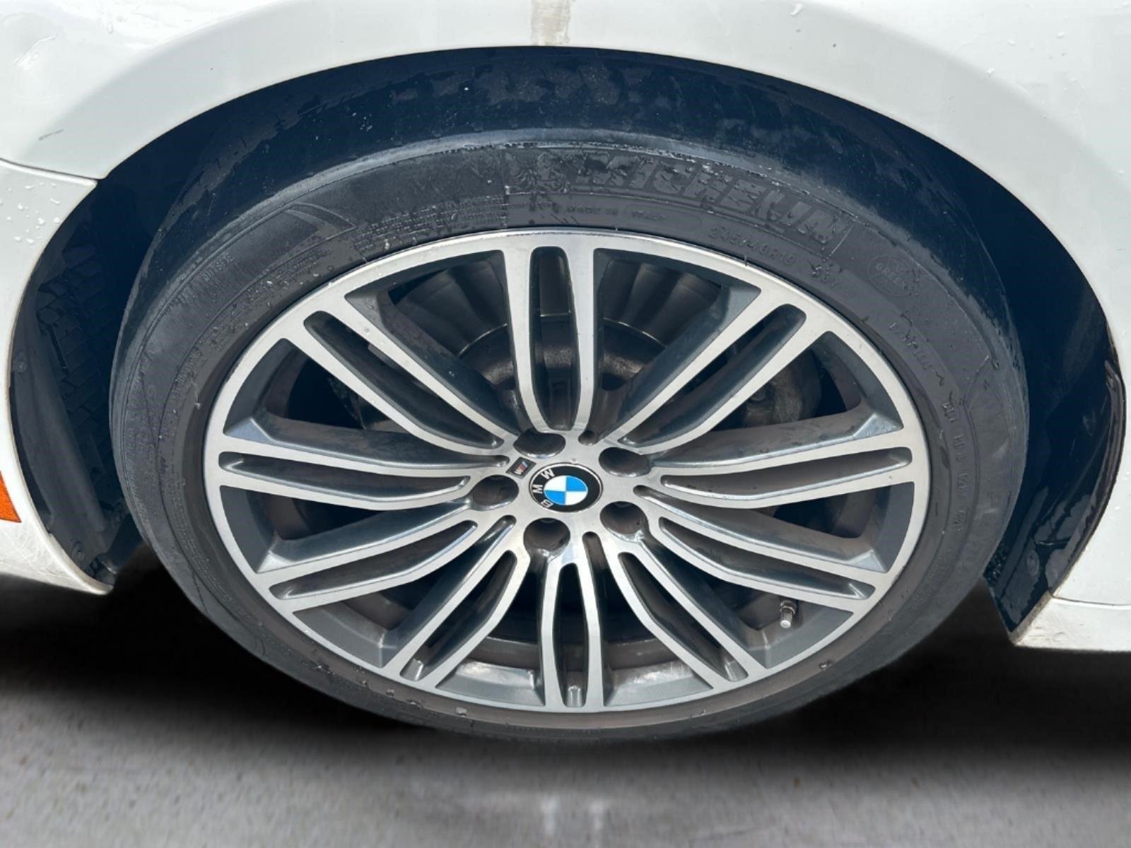 Used 2019 Alpine White BMW 530i image 11
