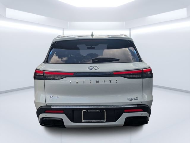 Used 2023 White INFINITI LUXE image 4