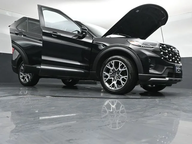 Used 2025 Black Metallic Ford Platinum image 55