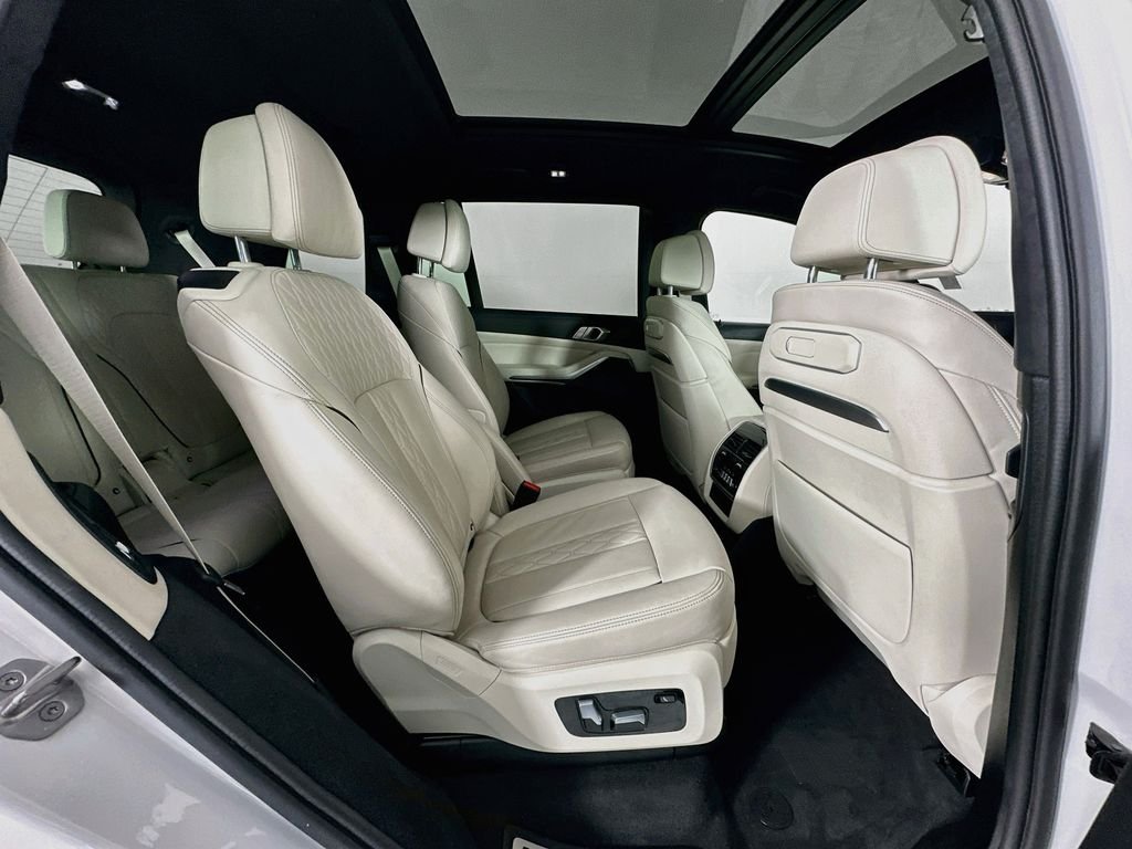 Used 2023 White BMW xDrive40i image 28