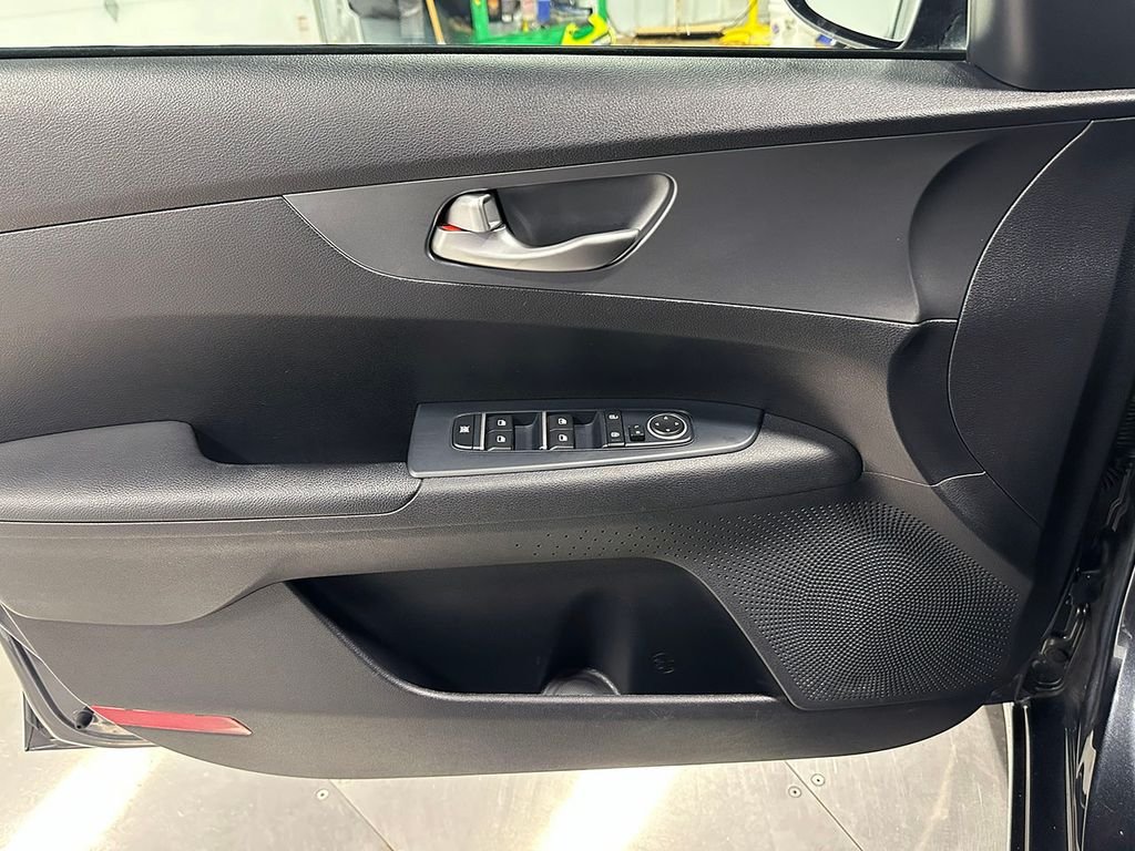 Used 2020 Gray Kia LXS image 18