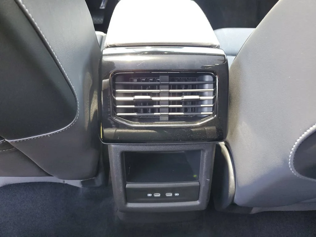Used 2023  Volkswagen S image 12
