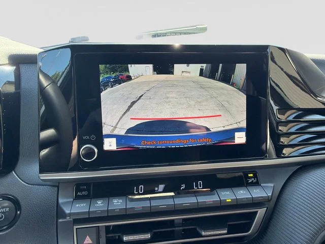 Used 2025  Toyota SE image 23