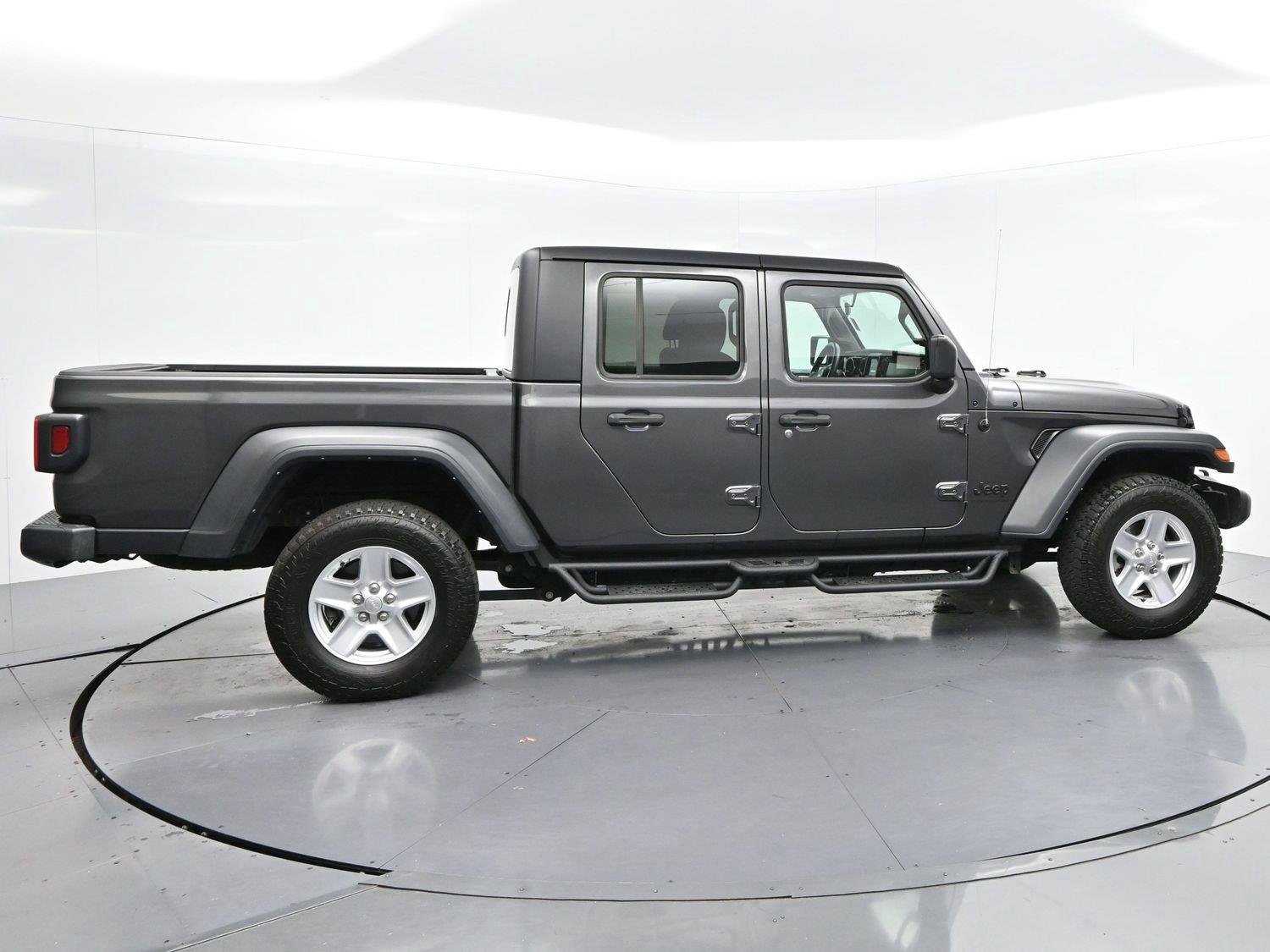 Used 2023 Granite Crystal Metallic Clearcoat Jeep Sport S image 8